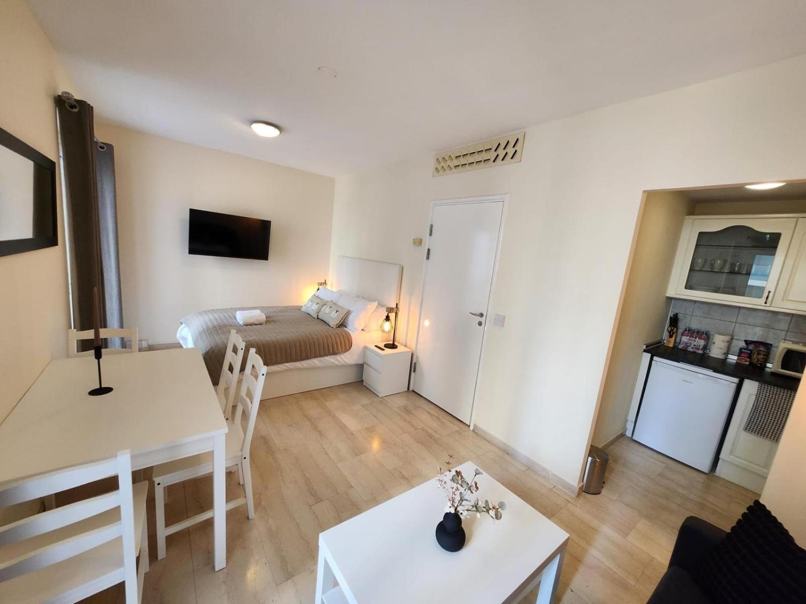 New With Ac Central Suites With Pool Access And Squash Courts! Sleeps Family Or 4 Guests Gibraltar Buitenkant foto