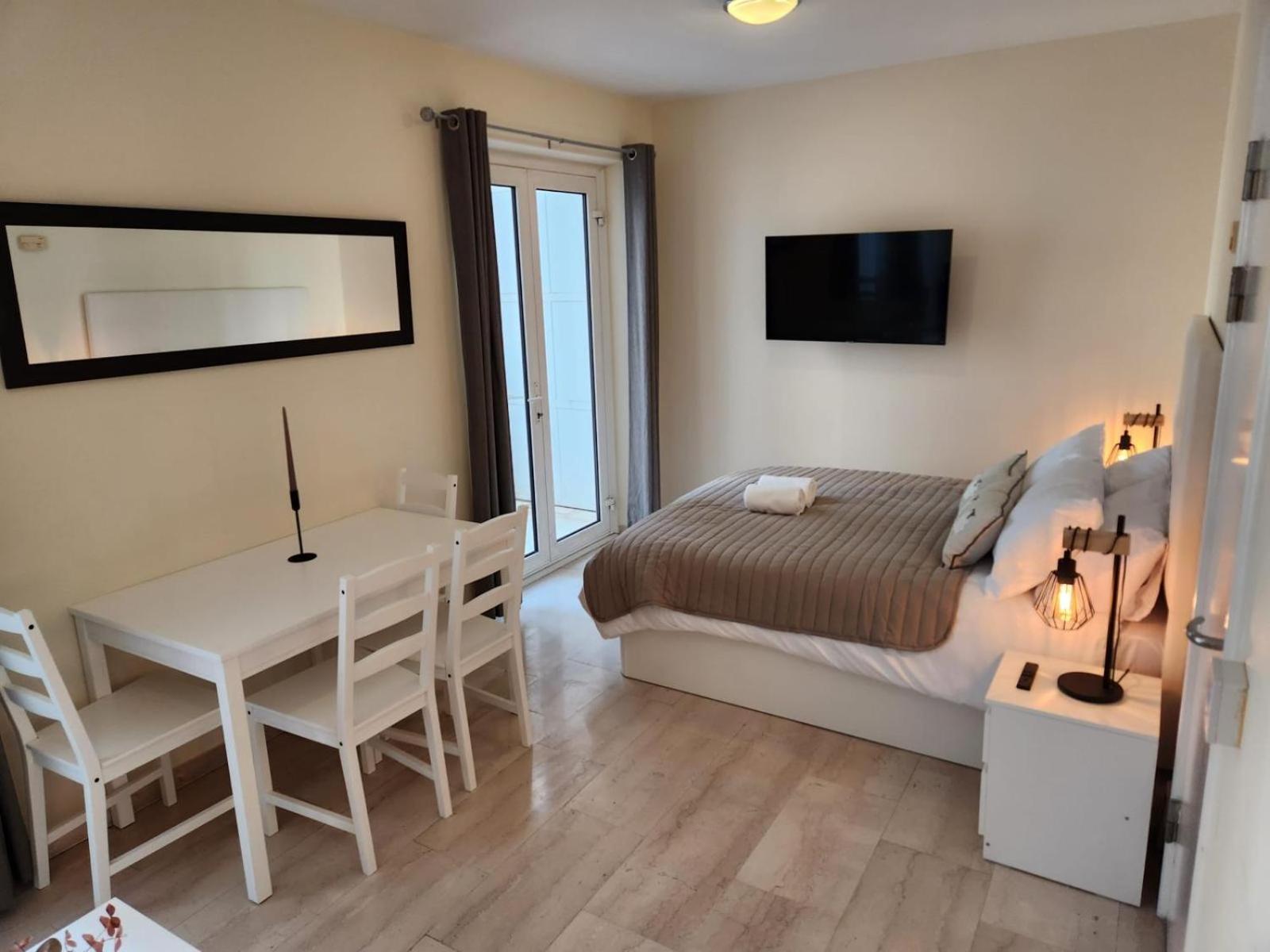 New With Ac Central Suites With Pool Access And Squash Courts! Sleeps Family Or 4 Guests Gibraltar Buitenkant foto