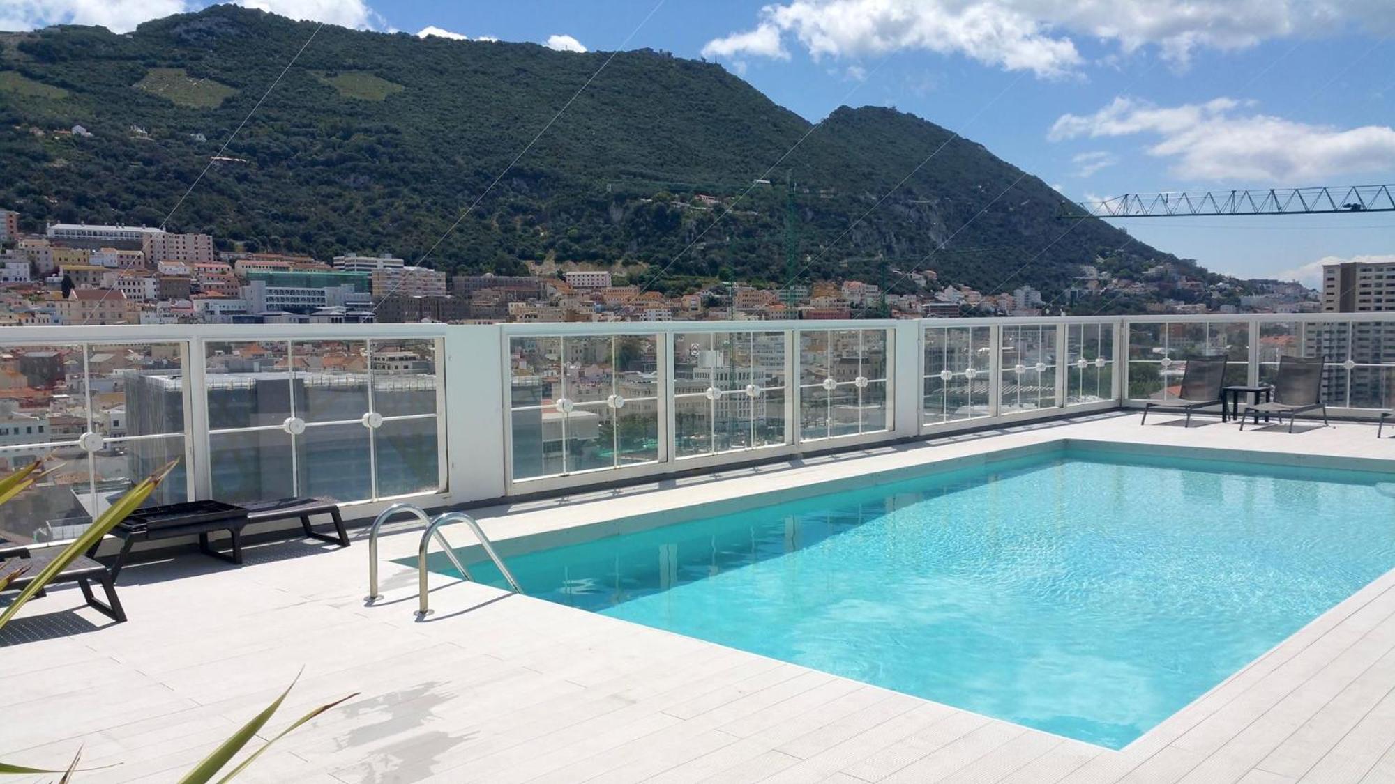 New With Ac Central Suites With Pool Access And Squash Courts! Sleeps Family Or 4 Guests Gibraltar Buitenkant foto